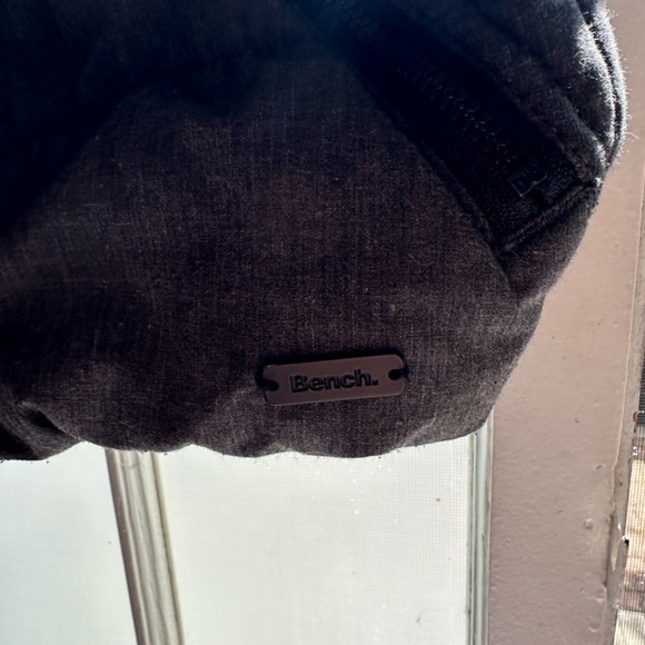 Bench Puffer Vest with Packable Hood XS - Picture 6 of 12